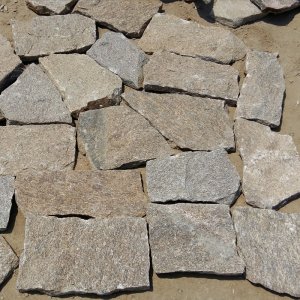 rusty quartzite dry stone NDS06